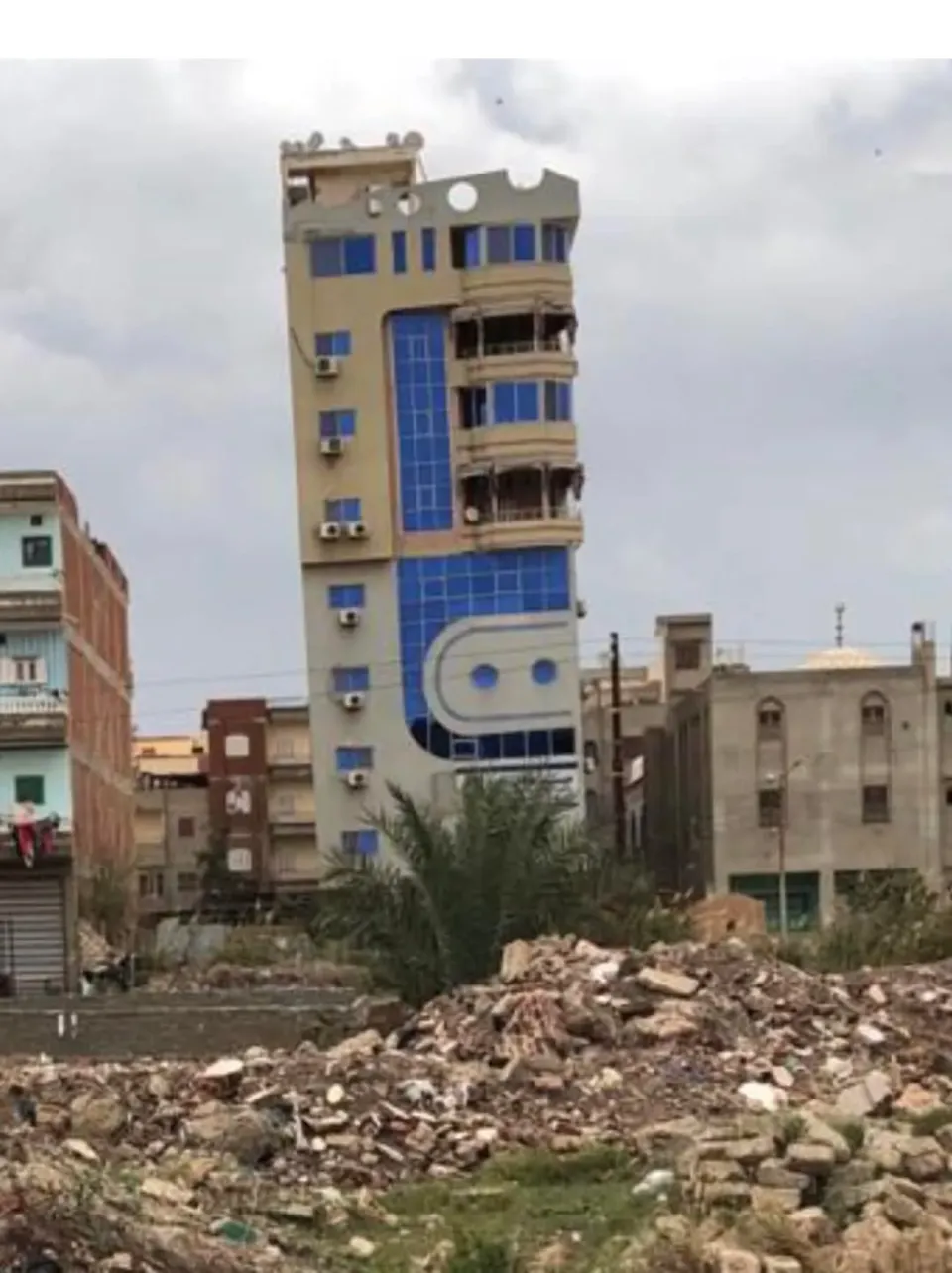 مربع للبيع مقابل المستشفى