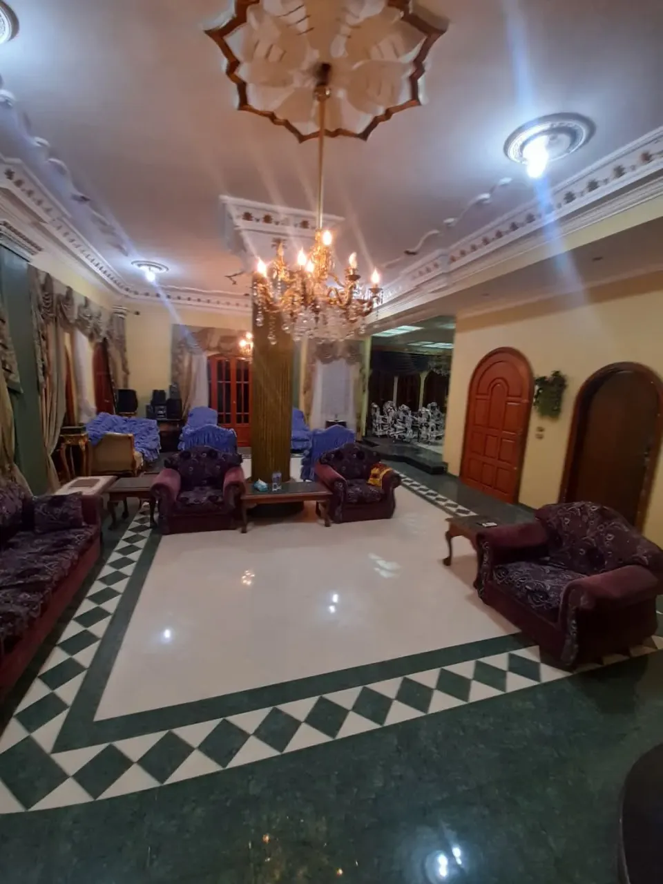 بيت للبيع 400متر ارضيه مبني 350متر