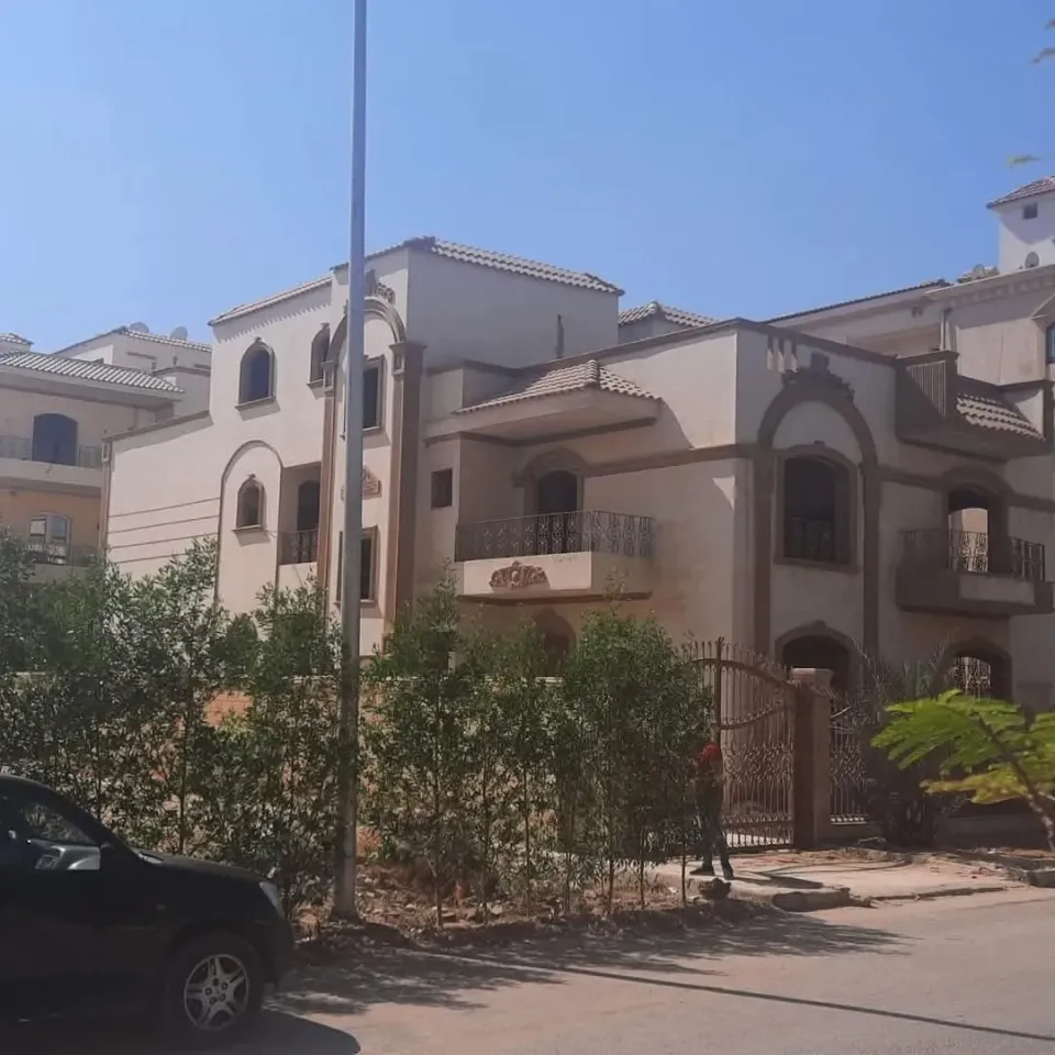 للبيع فيلا بغرب سوميد مجاورة 9 قريبةمن المحور المركزى