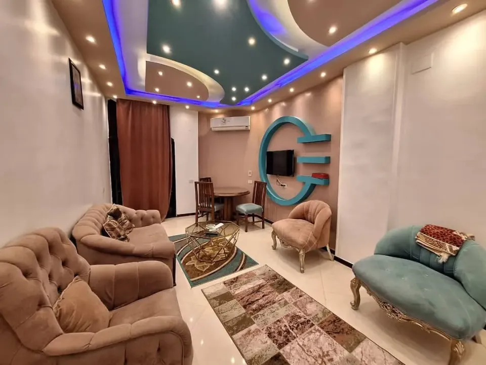 شقه فندقيه للايجار اليومى والشهرى اول عباس العقاد غرافتين