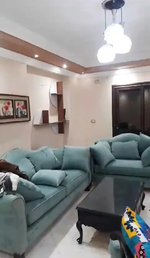 شقه للإيجار المفروش بين فيصل والهرم تتكون من3غرف نوم