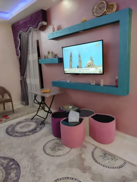 شقةتمليك لهواةالتميز للبيع شبرا مصر أرض الشركه مساحه ٩٠ م