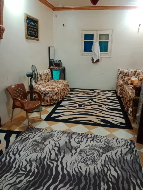 للبيع شقه ٨٥ متر صافى تانى بلكونه ف المنشيه الجديده