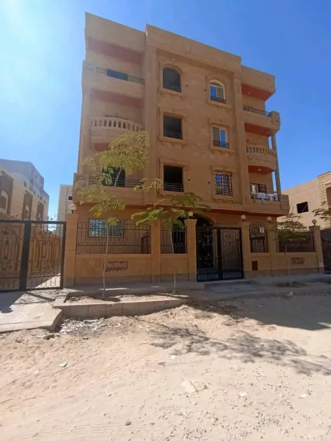 شقق نص تشطيب للبيع بأرقى أحياء العاشر من رمضان