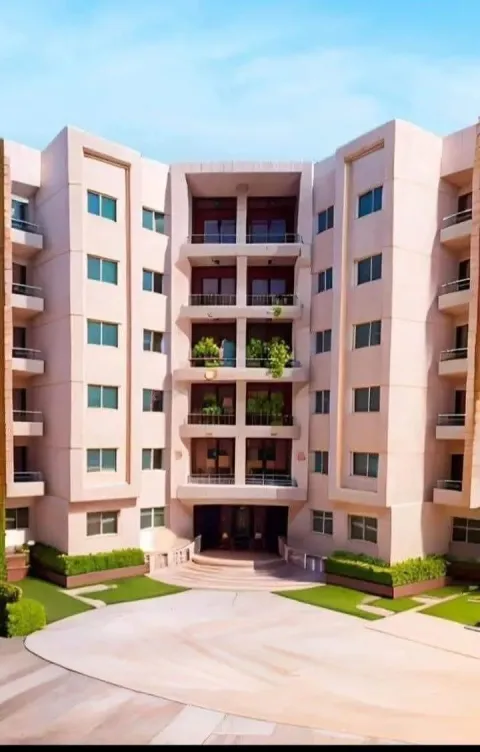 شقق بكمبوند متكامل الخدمات مساحة 152 متر