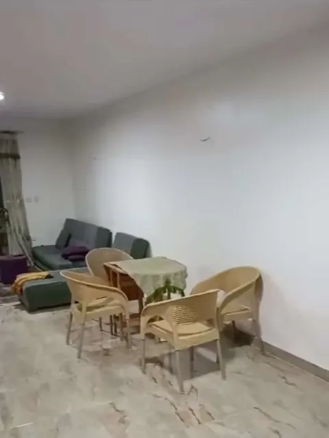 شقه لقطه للبيع تاني نمره من شارع الخمسين الواسع مساحه١٠٠