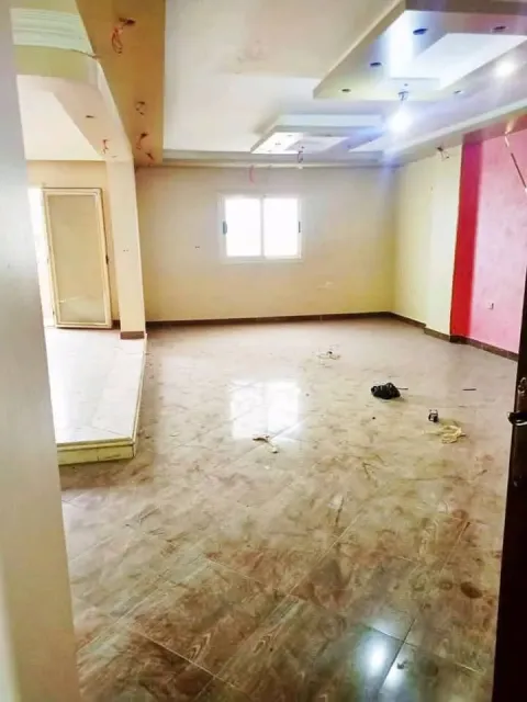 شقه الايجار على البلاط 7000شارع الاخلاص الرئيسى