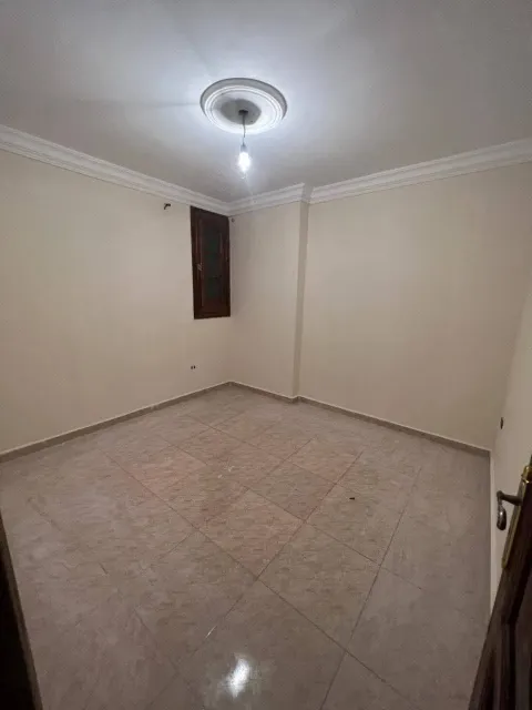 شقه للإيجار في كليوباترا الصغري شارع طيبة