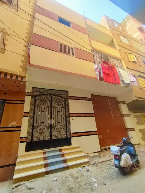 منزل للبيع ٣ ادوار ١٠٠متراجمالي و٨٥ متر المحله الكبري