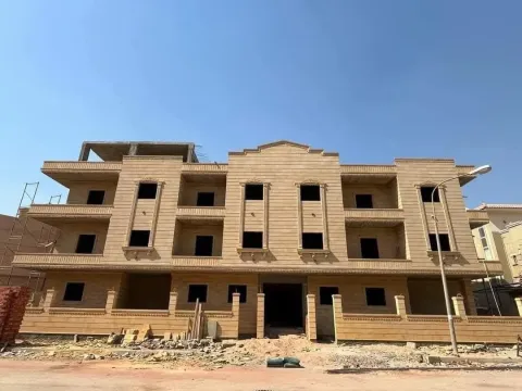 شقق للبيع نص تشطيب فى ارقى احياء مدينة العبور