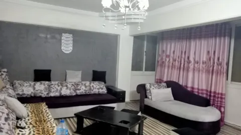 شقةمفروشة الترا سوبر لوكس مكيفة بالكامل 3 غرف في الهضبه
