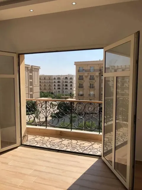 هبيع الشقةهايد_بارك ب800 الف جنيةالشقة متشطبة بالكامل سوبر لوكس