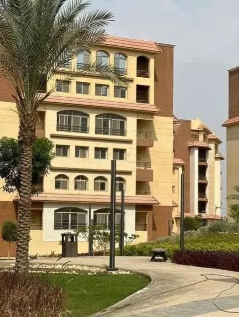 شقه(171متر) استلام فورى ومتشطبه بالكامل فى العاصمه الاداريه...