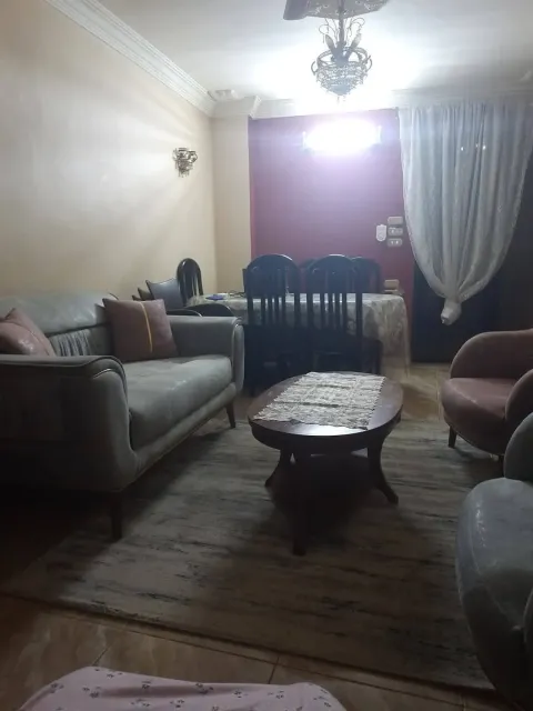 شقةفالمنشية المساحة 100 متر ورق جاهز حصه في الأرض