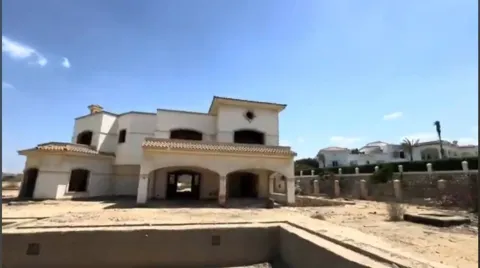 فيلا للبيع لوكيشن مميز الفيلا موجوده في كمبوند المنصورية
