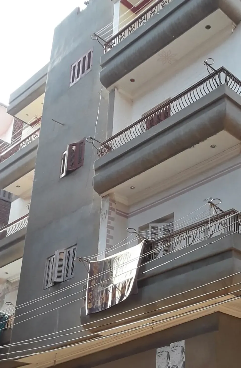 يوجد منزل للبيع بدكرنس على الرصيف اربع ادوار