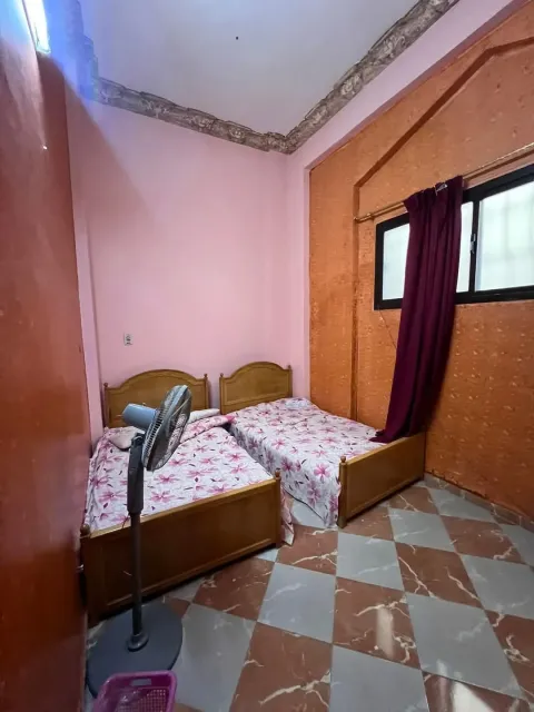 شقةمفروشه للأيجار في ارض الجمعيات ناحيه السابعه دور ارضي
