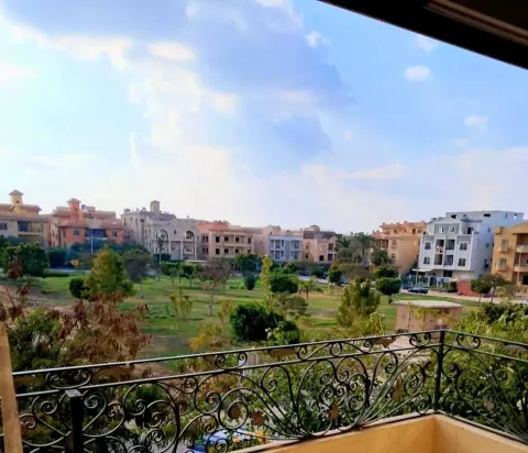 لشقه للايجار بالتجمع الخامس النرجس فيلات تشطيب سوبر، فيو جاردن