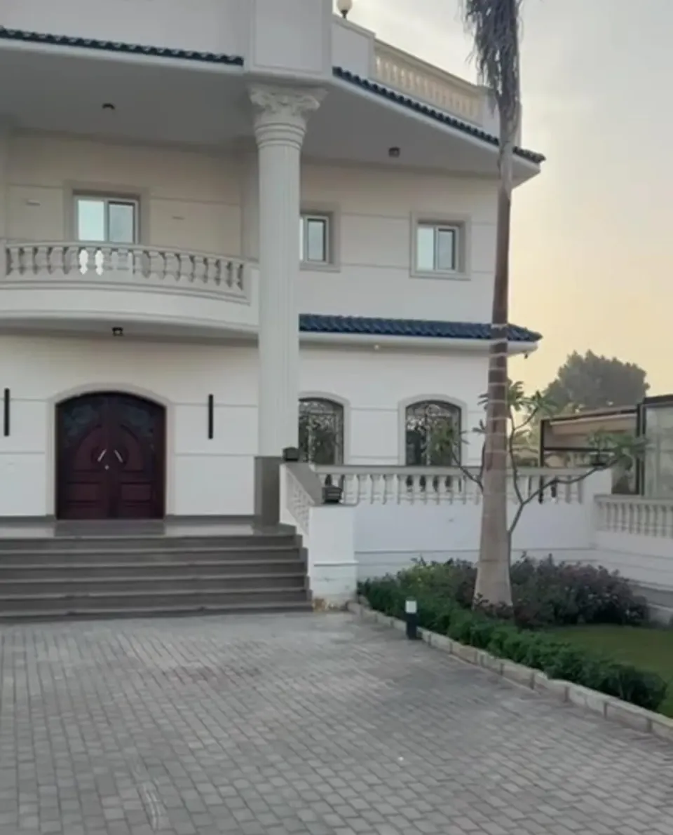 فيلا للبيع ..كود B1404 طريق المنصوريه
