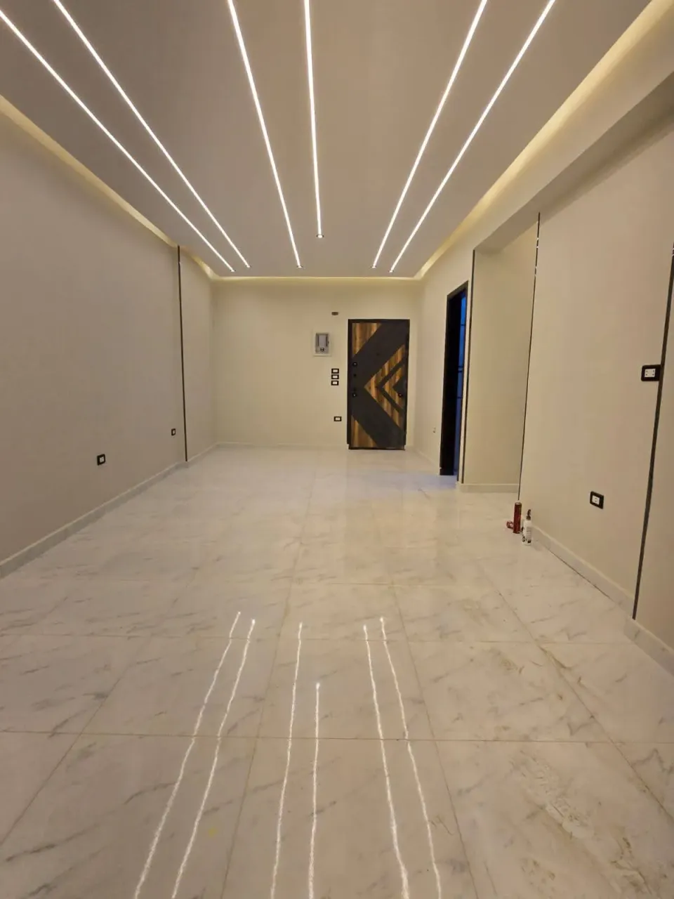 🏤شقه مميزه جدا ب2 بلكونه رابع نمره من الليبينى فيصل
