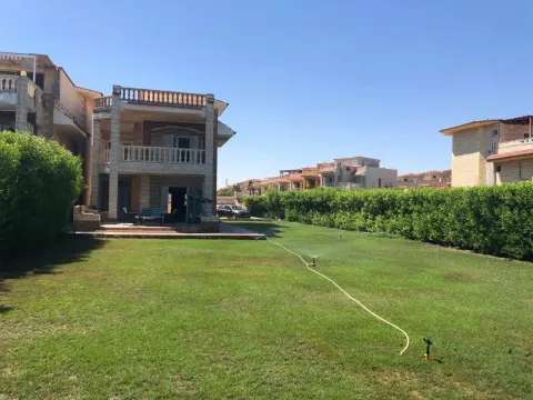 فيلا للبيع في قريه تيباروز ك٦٠ دورين مستقله