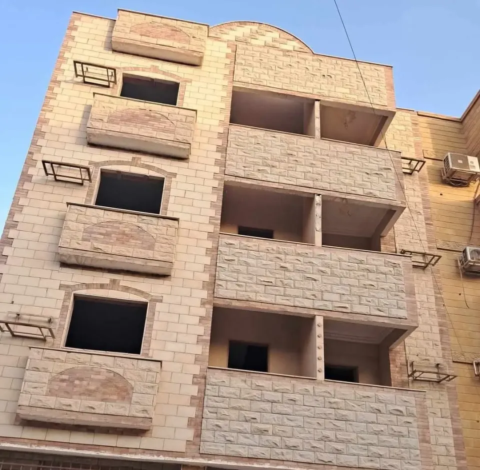 ڤيلا بالحي السادس ١٥٠ متر نص تشطيب كامل مبنية