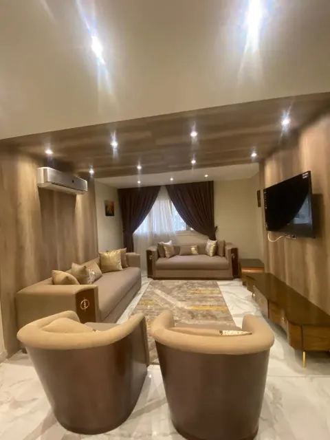 شقه فندقيه للايجار شهرى يومى خطوات لعباس العقاد عماره جديده