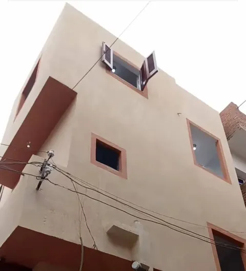 بيت للبيع مساحه 30متر نصيتين تلاته ادوار شارع رئيس