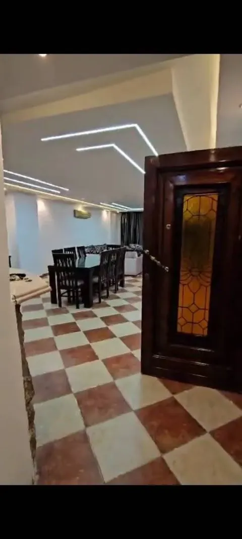 شقةللبيع 250متى 3 نوم 3 حمام ريسبشن 4 قطع