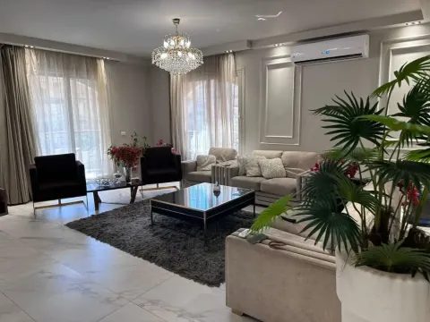 شقه للبيع بالسياحيه السادسه دور اول ( اسانسير )