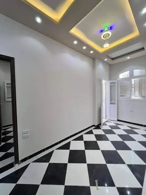 متاح شقه للبيع اول ساكن مطل بحر بخصم ٢٠٠