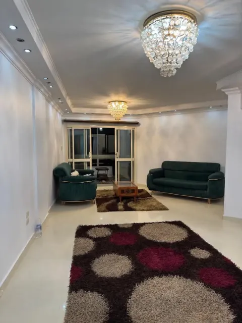 شقةمفروشة للإيجار –عمارات بنك الإسكان والتعميرالمساحة: 135 م بالمعادي