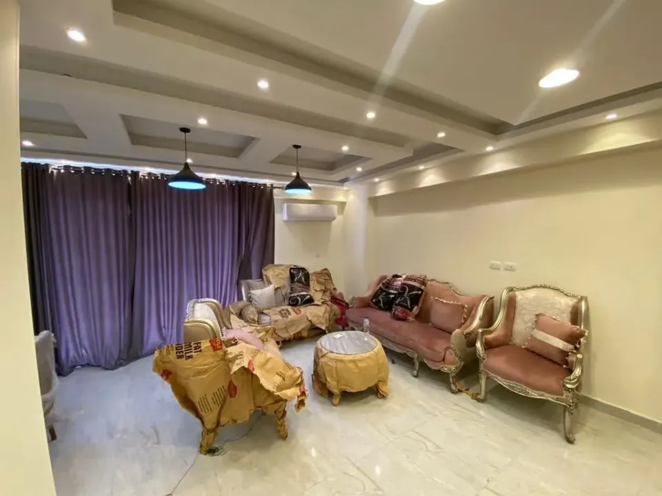شقه للايجارشارع السد العالي الدقى بجوار ميدان فينى