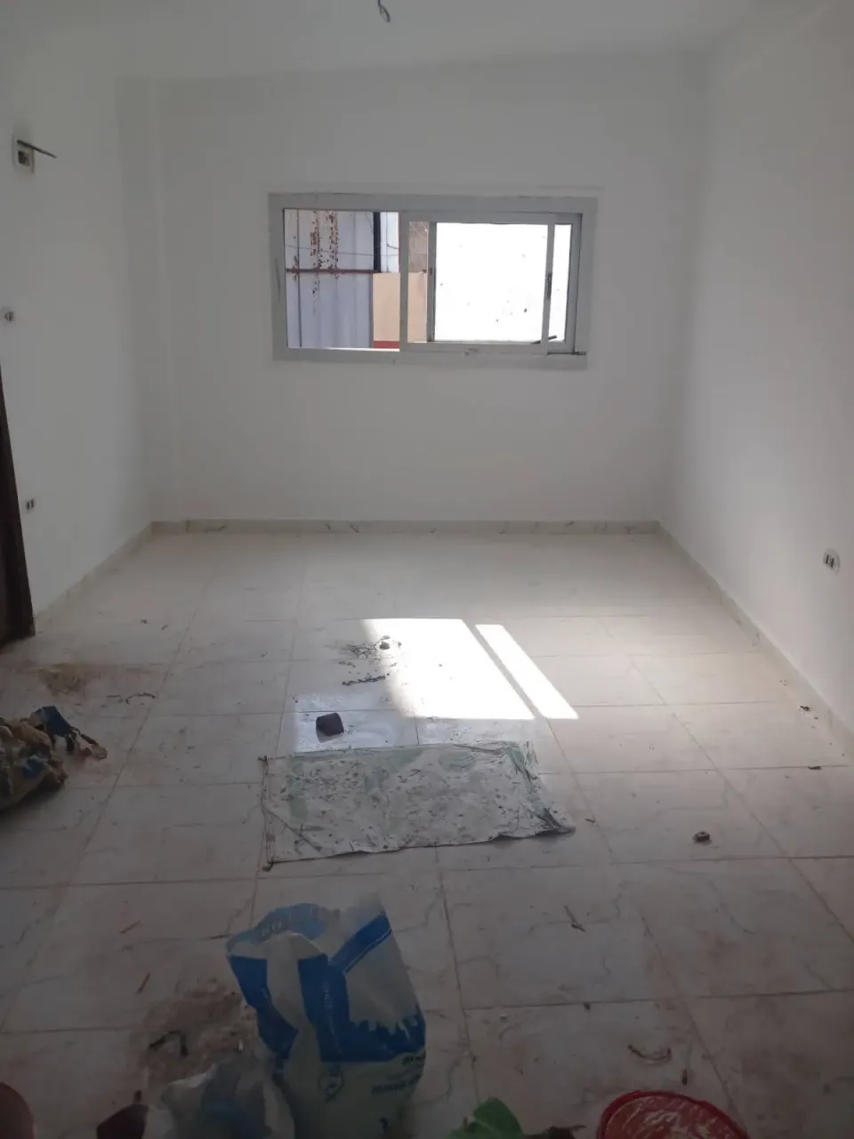 العجمى الهانوفيل شقةمتشطبه مساحة٩٠م مكونه من ٢ بلكونه و٢ غرفه