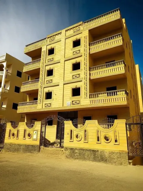 شقه في الفردوس الجديده مساحه 140 متر على فيو مفتوح