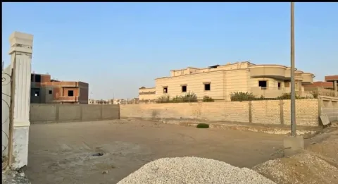 للبيع قطعة أرض مميزةالمجاورة السادسةمنطقة الامتداد 🔹 المساحة: 1012 م
