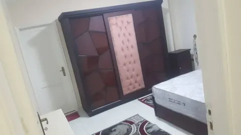 شقه للايجار مفروشةوجهة٣تكييفات اجهزه جديده وا عداد كهرباء كارت