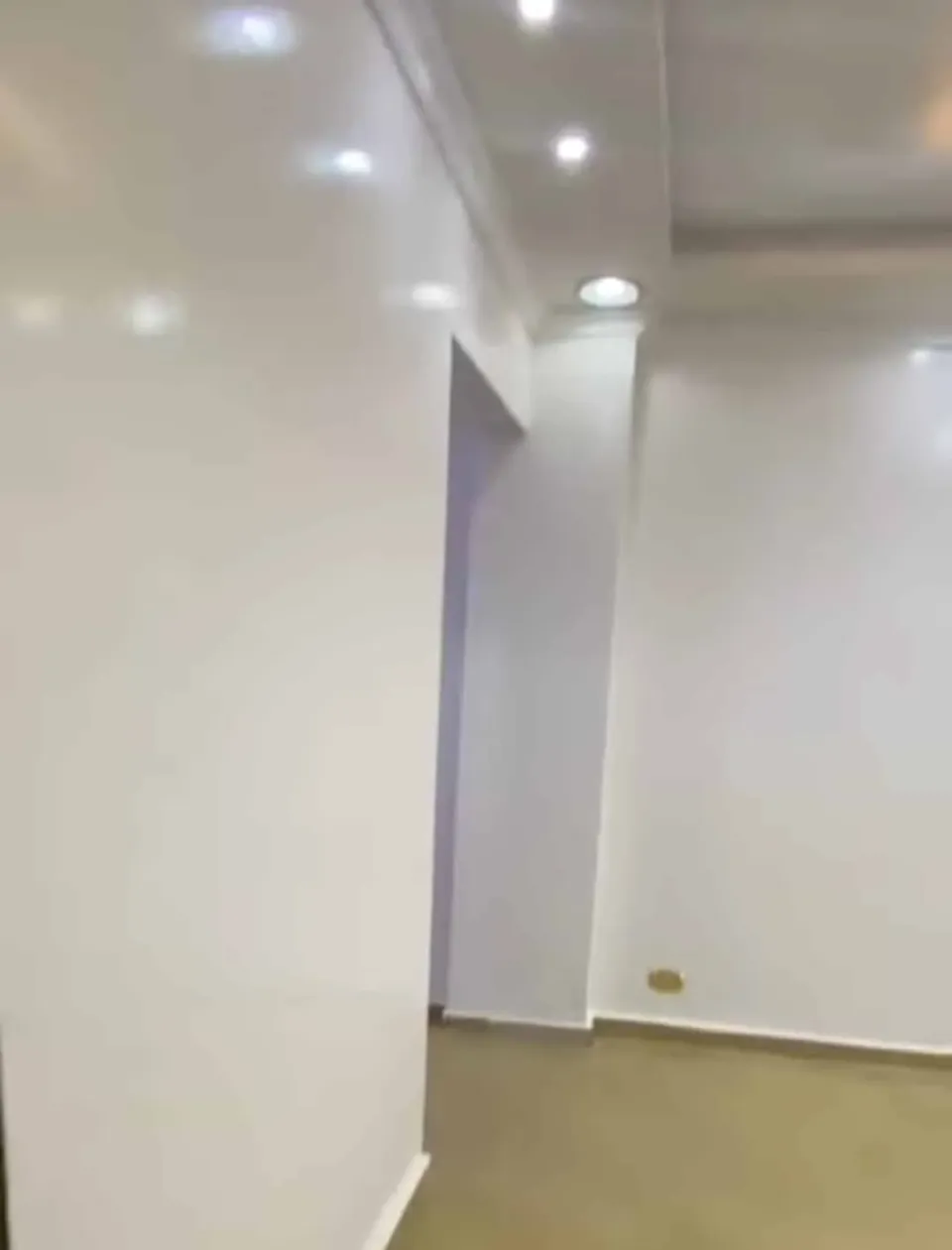 شقه فى برج رئيسى للبيع٢ مقفول و ٢ مفتوح