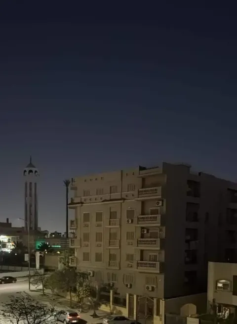 شقة للبيع مدينة ٦ أكتوبر القرية السياحية الرابعة قرب جامعةمصر