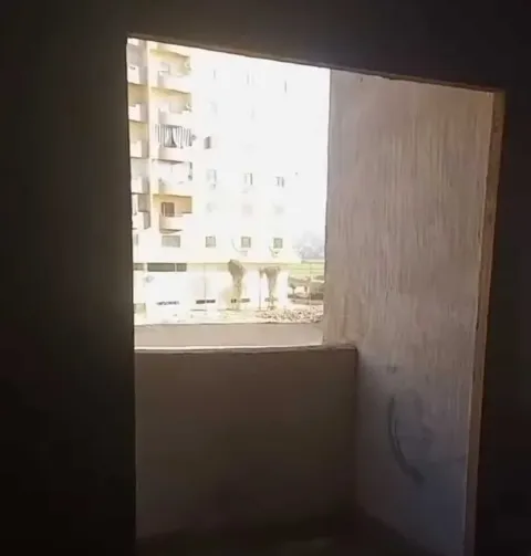 شقه للبيع فى بنها بعد كوبرى الفحص اليمين جانبى