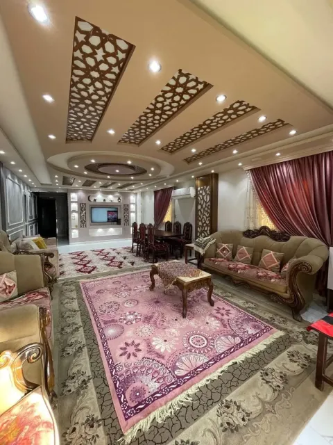 شقه مفرووووشة 🌹 ١٩٠ متر ع شارع الجيش