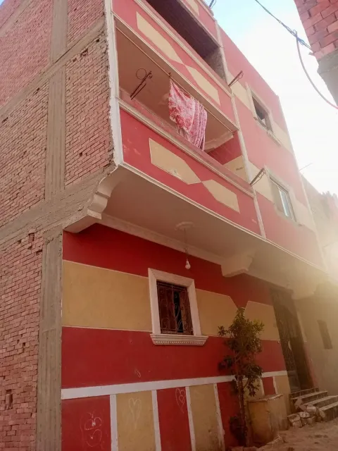 منزل للبيع 150 م موجود كل الخدمات الدور الاولاني