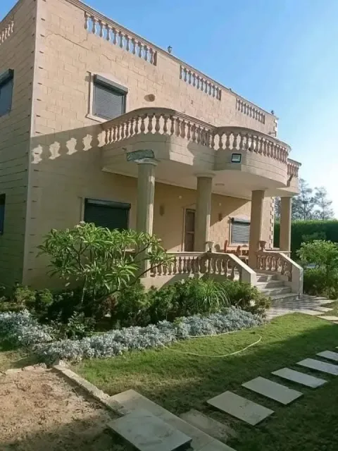 لسرعة البيع فدان فيلا متشطبة لوكس دورين حمام سباحةمحاطة بسور