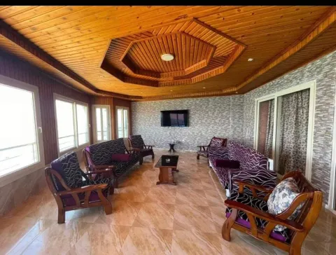 شقة علي البحر مباشرة