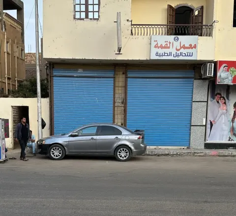 محل للبيع في منطقة الهيلتون بالكرنك ملاصق لفندق الكرنك