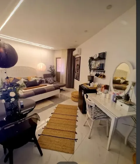 شقة بحدائق الاهرام لقطه البيع بالفرش والاجهزة الفرش