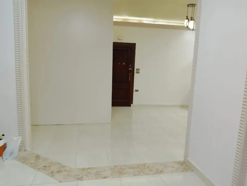 شقه للايجار فاضي ١٢٥ متر