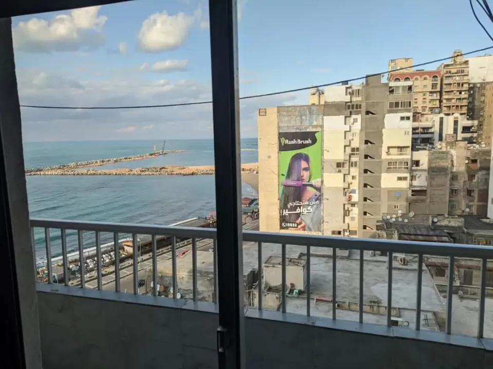 شقة للبيع 125 م فـي سيدي بشر بحر مباشر