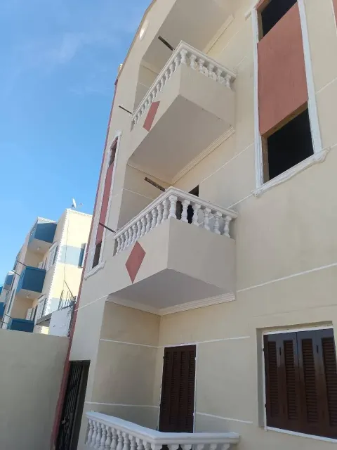 بيت ثلاث ادوارأعلى تشطيب للواجهة والدور الأول تشطيب سوبر لوكس