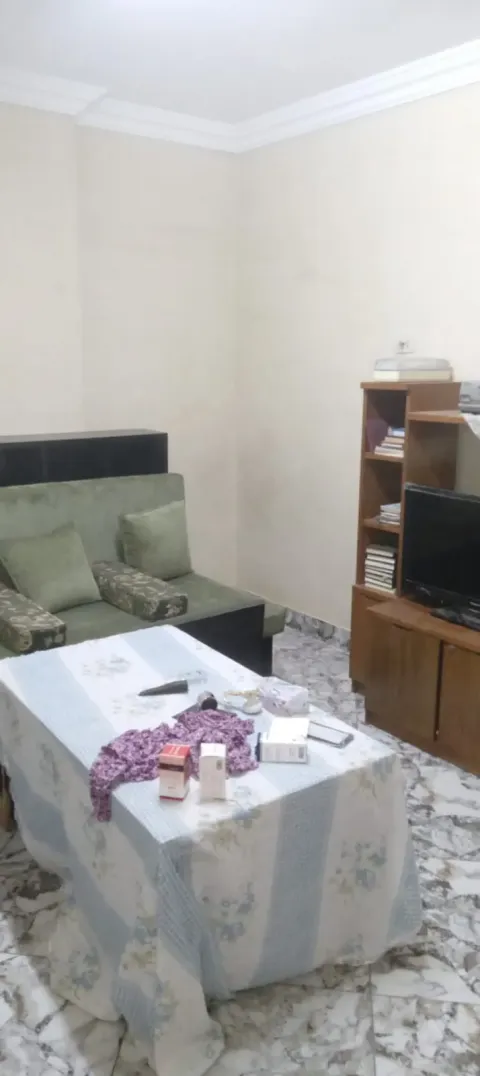 للبيع شقه مساحه ٢٤٠م ميدان مؤمن دور تالت سكنى